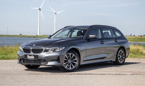 BMW 3-serie Touring 320e LED / DEALER ONDERHOUDEN / STOELVERWARMING / CAMERA / CARPLAY
