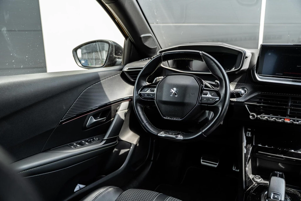 Peugeot 208 – foto 12