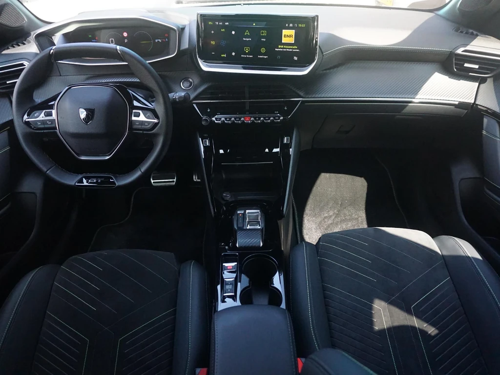 Peugeot 208 – foto 12