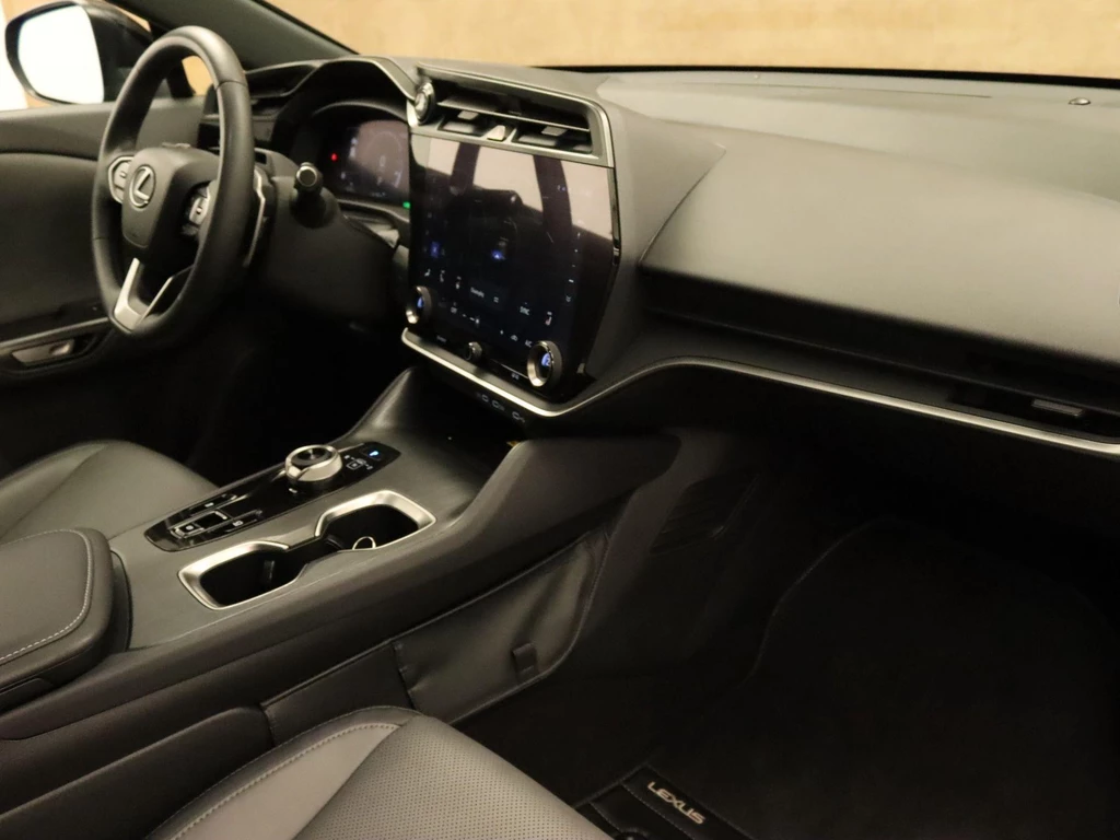 Lexus RZ – foto 17