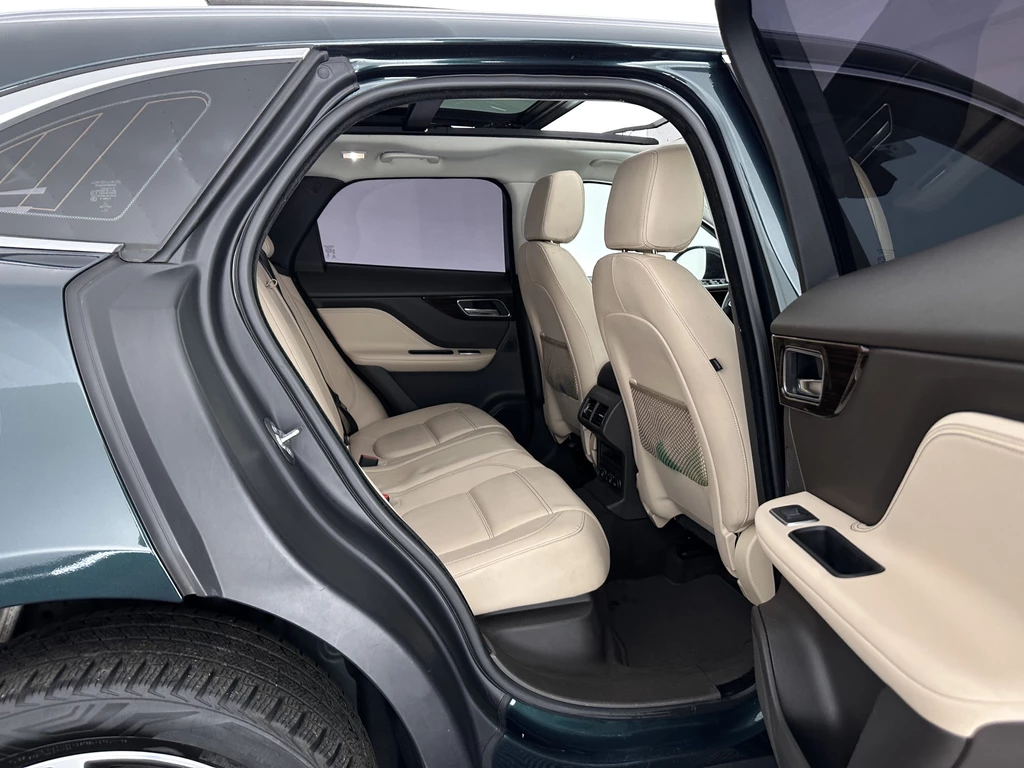Jaguar F-PACE – foto 11