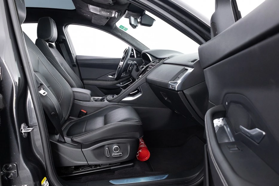 Jaguar E-PACE – foto 15