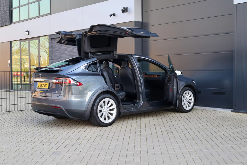 Tesla Model X – foto 12