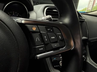 Jaguar F-PACE – thumbnail 20