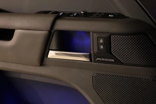 Land Rover Defender – thumbnail 25
