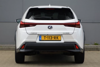 Lexus UX – thumbnail 3