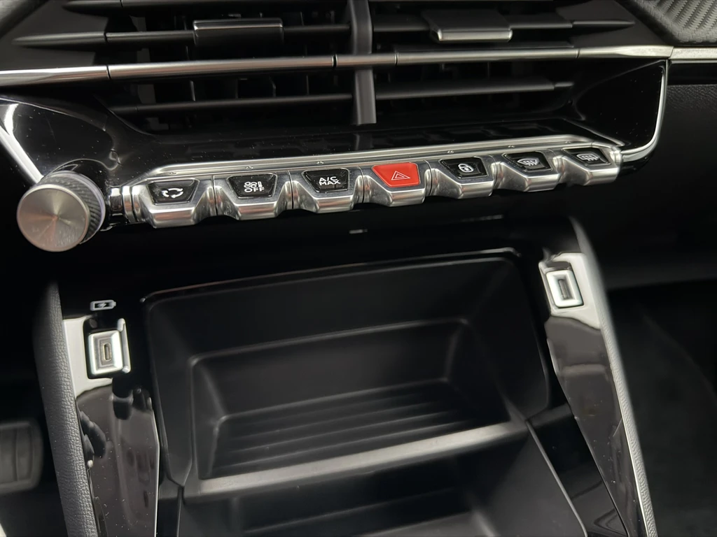 Peugeot 208 – foto 13