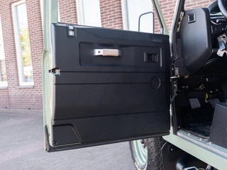 Land Rover Defender – thumbnail 45