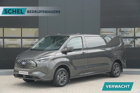 Ford E-Transit Custom 340 L2H1 Limited 71 kWh 218pk - AGR Bestuurdersstoel - Trekhaak - ACC - B&O - Navi - Stoel/Stuurverwarming - 360 Camera - Blindspot - Rijklaar