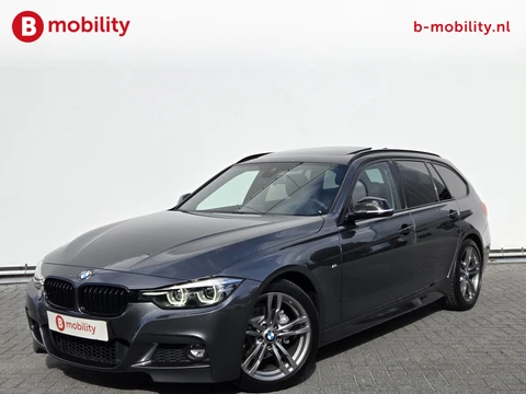 BMW 3 Serie Touring 320i High Executive M-Sport Trekhaak 1800kg Apple CarPlay NL Auto! | Head-Up | Panoramadak | Hifi | DAB Audio | Leer