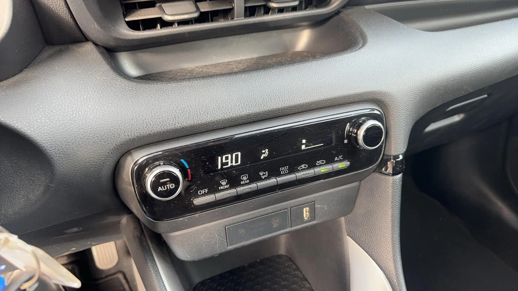 Toyota Yaris – foto 12