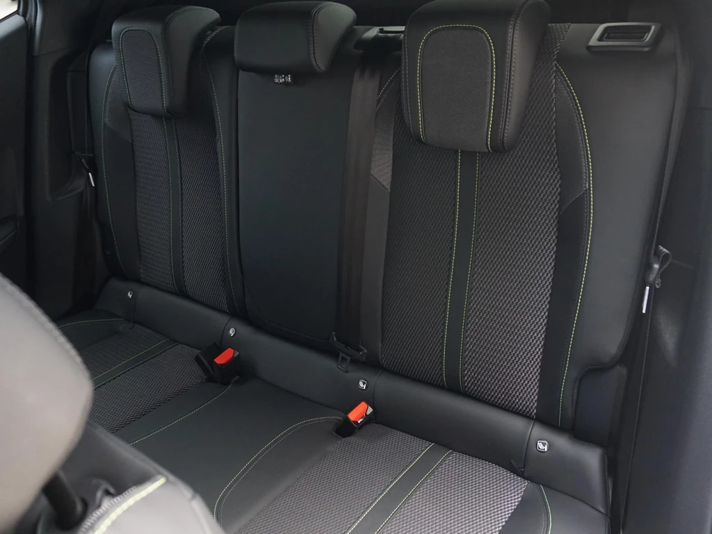 Peugeot e-2008 – foto 36
