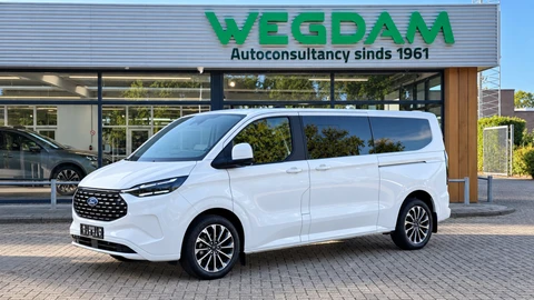 Ford Tourneo Custom 2.5 PHEV 340 L2 TITANIUM X 8p VIP bus