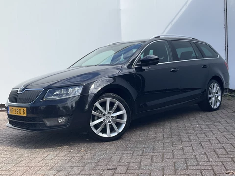 Škoda Octavia Combi 1.4 TSI Style Xenon Aut Trekhaak Canton Stoelverw Carplay Voll.Onderhouden!
