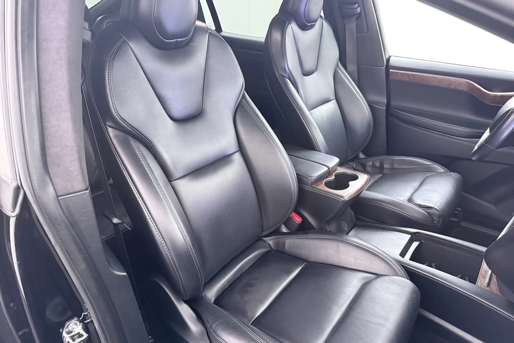 Tesla Model X – foto 11