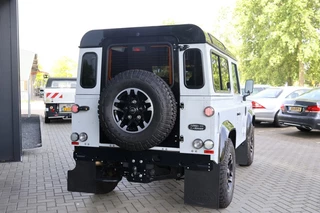 Land Rover Defender – thumbnail 4