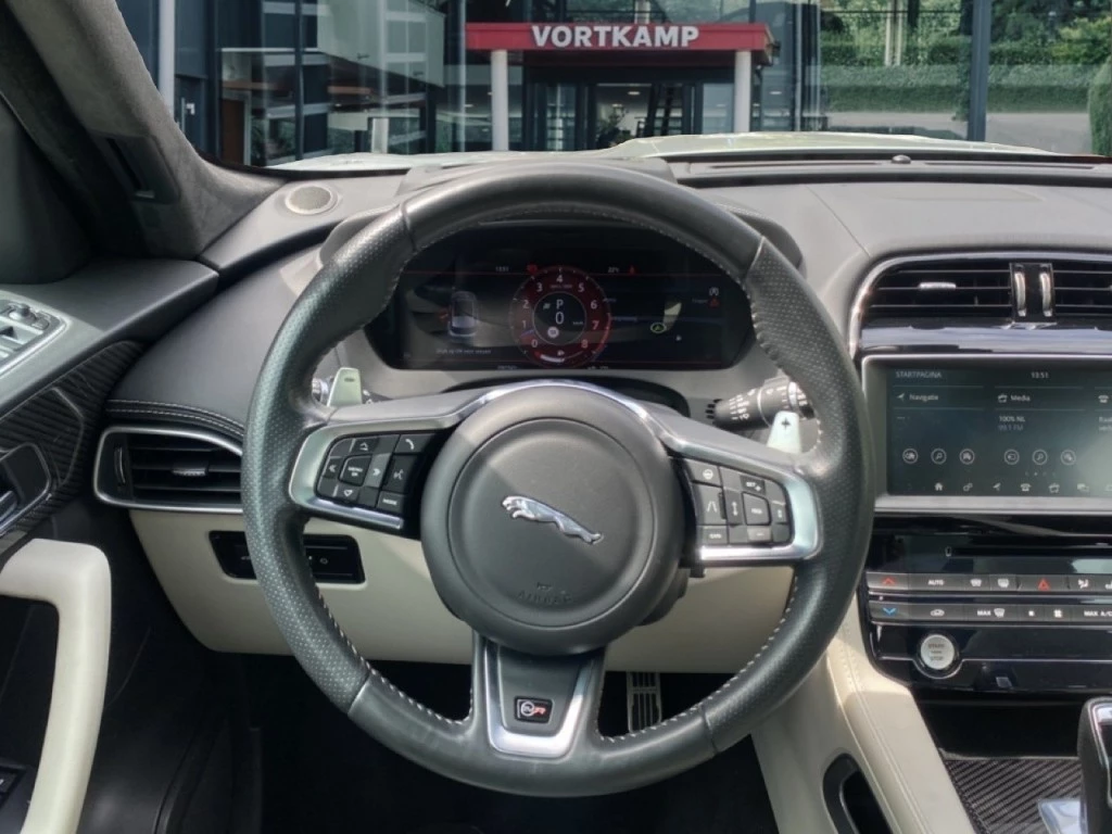 Jaguar F-PACE – foto 15