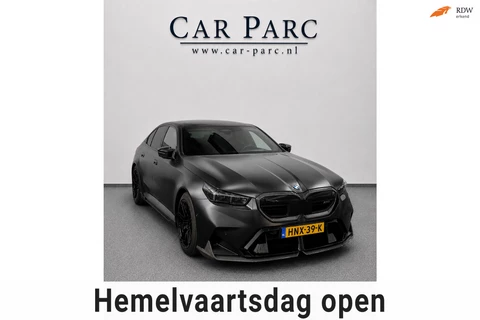 BMW 5-serie M5 1000+PK BTW/AKRAPOVIC/FULL PPF XPEL/KERAMISCH/CARBON M-PERFORMANCE/EVENTURI/22 & 23” VOSSEN/B&W/PANO/HUD/F.GARANTIE