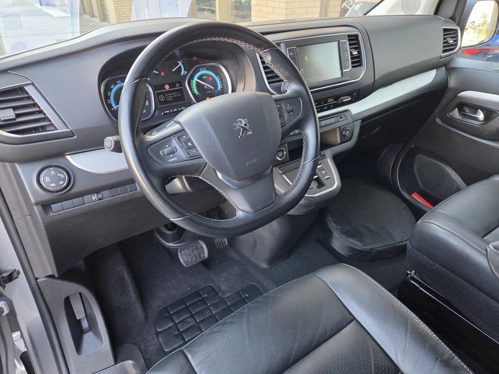Peugeot e-Traveller – foto 24