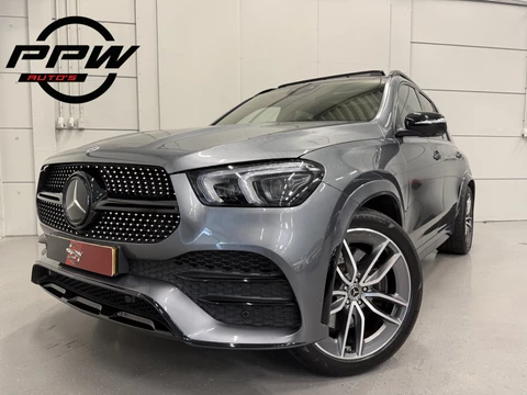 Mercedes-Benz GLE 350 e 4MATIC AMG PANO/22"/LUCHTVERING/BURMESTER/TREKHAAK/HEAD-UP/SOH 97%/360CAMERA/MASSAGE+VENTILATIE/ZWART LEER/SFEER/DRIVING ASS.PACKAGE PLUS/ALARM KLASSE 5/NET GROTE OH BEURT GEHAD/NIEUWPRIJS € 125.608,-