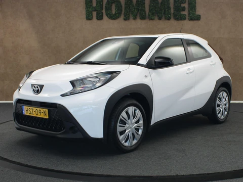 Toyota Aygo X 1.0 VVT-i MT Play - ORIGINEEL NEDERLANDSE AUTO - ACHTERUITRIJCAMERA - APPLE CARPLAY/ANDROID AUTO - CRUISE CONTROL ADAPTIEF - AIRCO - VERKEERSBORDDETECTIE - GROOTLICHTASSISTENT - LEDEREN STUURWIEL - DAB-ONTVANGER - BLUETOOTH TELEFOONVOORBEREIDING