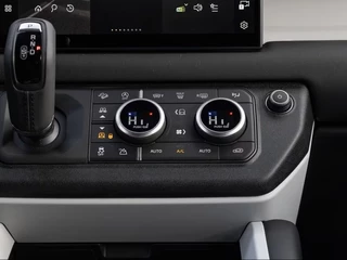 Land Rover Defender – thumbnail 9