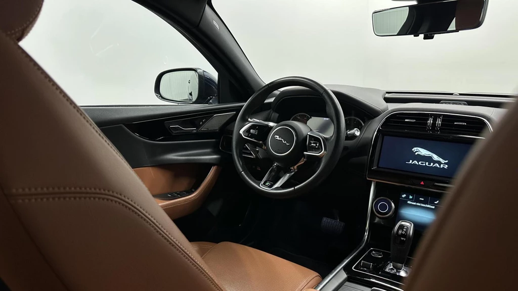 Jaguar XE – foto 23