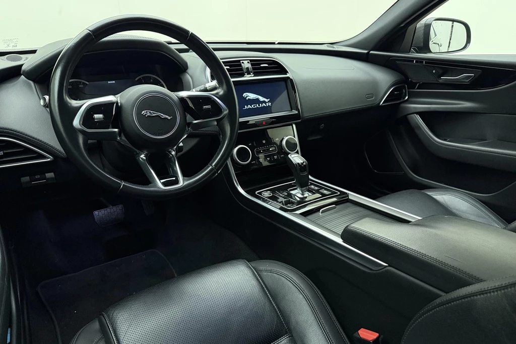 Jaguar XE – foto 20