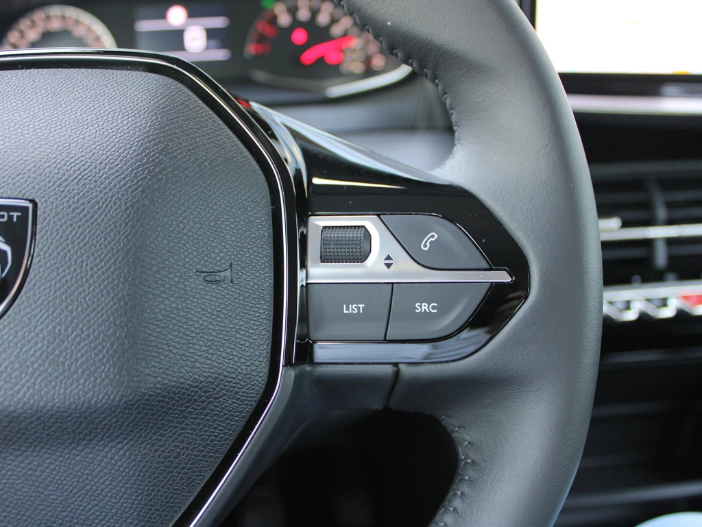 Peugeot 208 – foto 18
