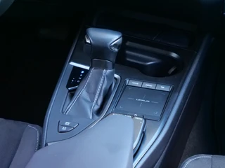 Lexus UX – thumbnail 23
