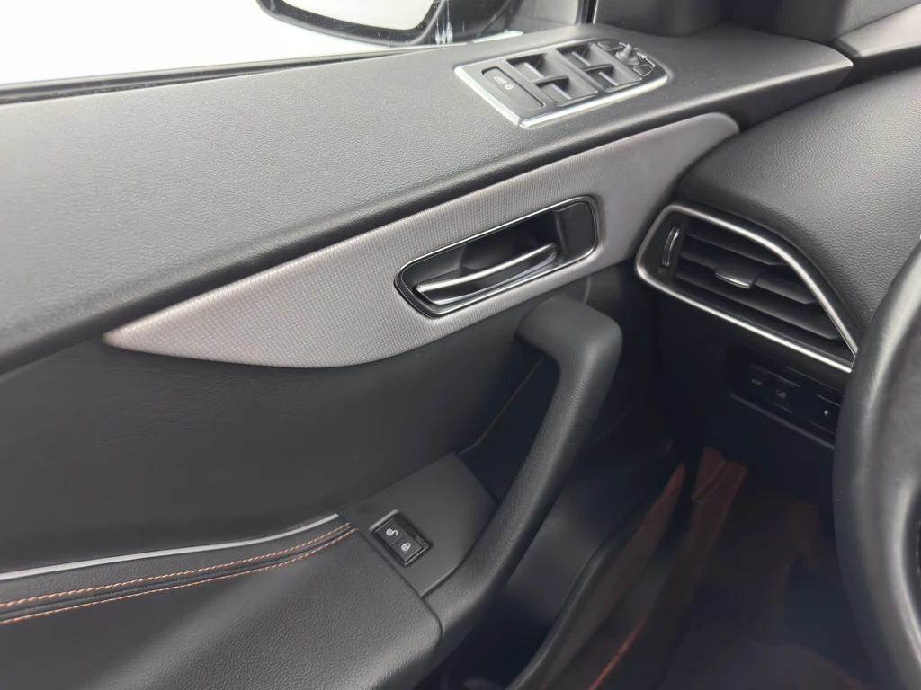 Jaguar F-PACE – foto 23