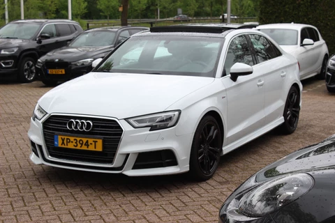 Audi A3 Limousine 35 TFSI CoD Sport S Line Edition / Panoramadak / Virtual Cockpit / Half leder / Navigatie / 18'' / Stoelverwarming / DAB / Cruise Control
