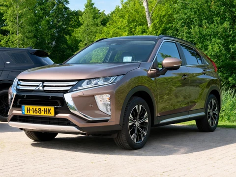 Mitsubishi Eclipse Cross 1.5 DI-T 4WD First Edition 163 PK | Adaptieve Cruise | Head Up Display | Full Leder | | Panorama dak | Stoelverwarming | 1.600kg Trekgewicht!