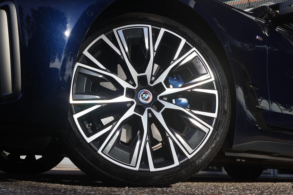 BMW i4 – foto 8