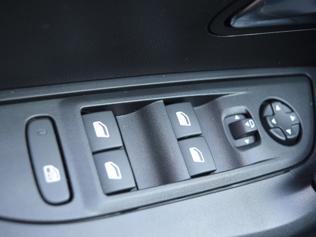 Peugeot e-2008 – foto 21