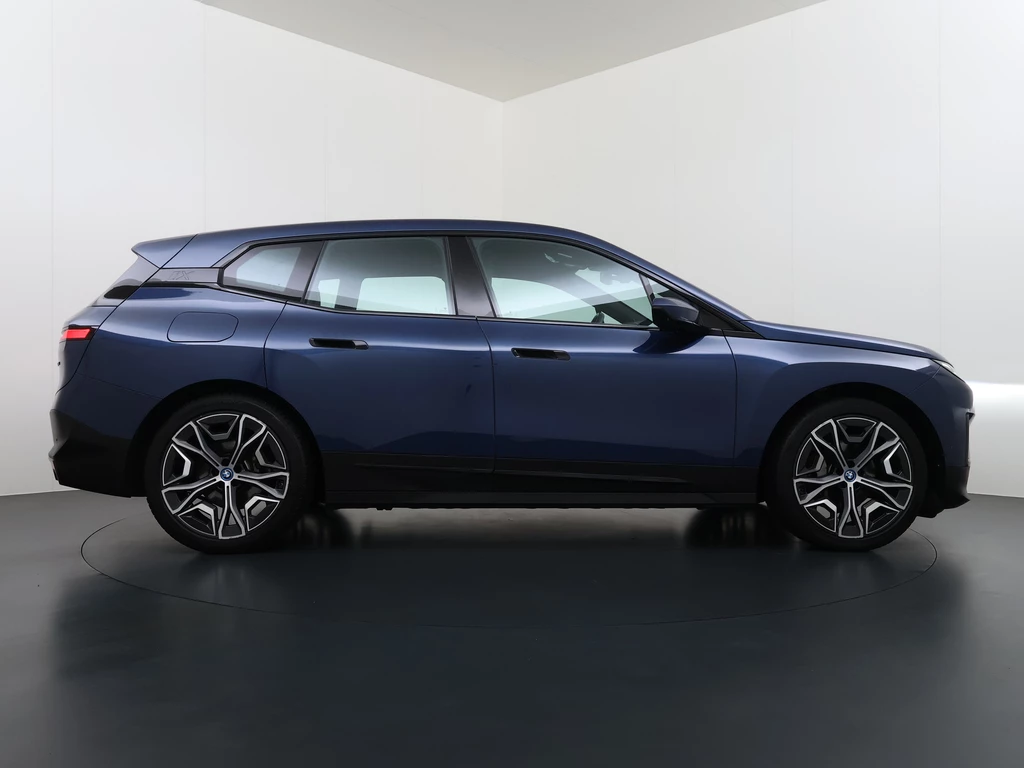 BMW iX – foto 7
