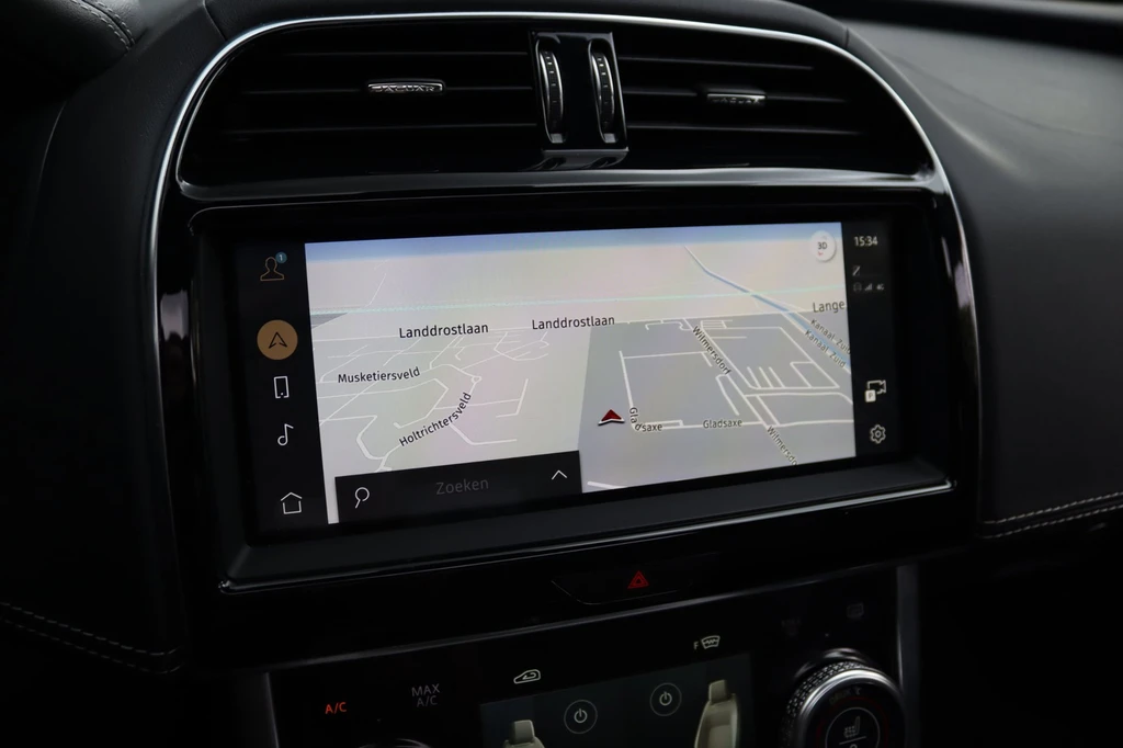 Jaguar XE – foto 30