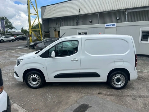 Opel Combo 1.5D L1H1 Edition 11700 KM ! AUTOMAAT