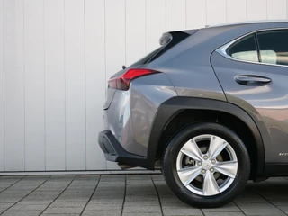 Lexus UX – thumbnail 24
