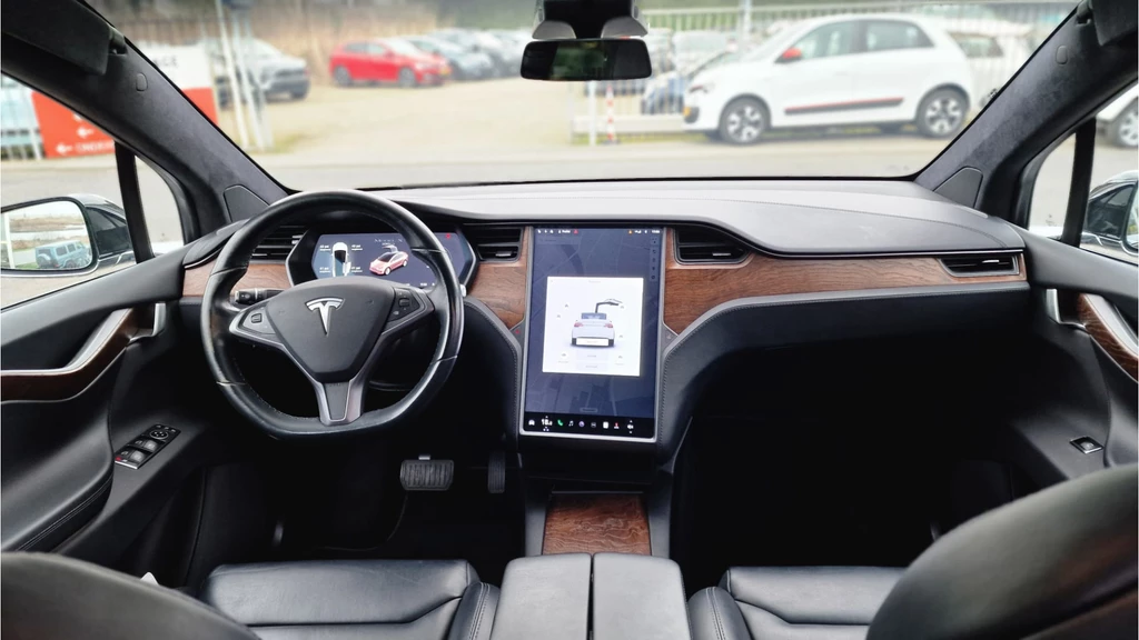 Tesla Model X – foto 11