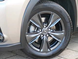 Lexus UX – thumbnail 23
