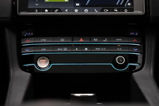 Jaguar F-PACE – thumbnail 23