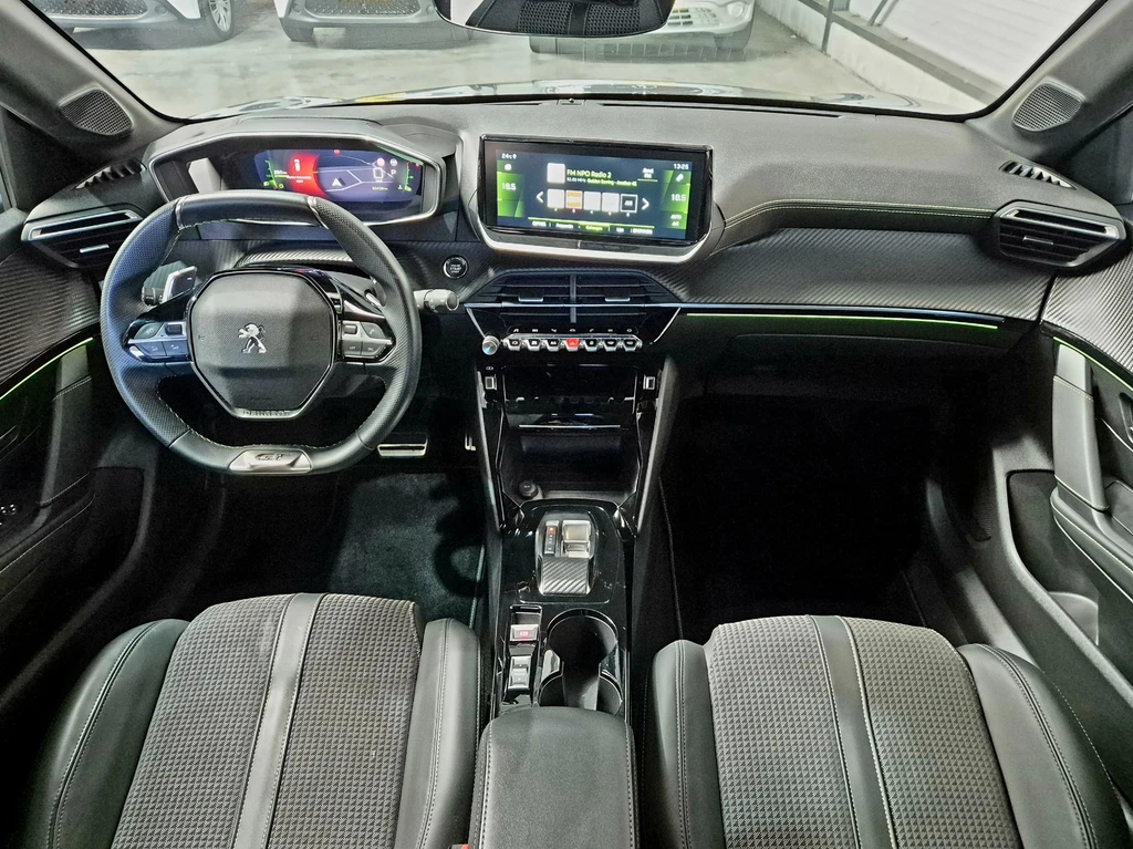 Peugeot 208 – foto 13