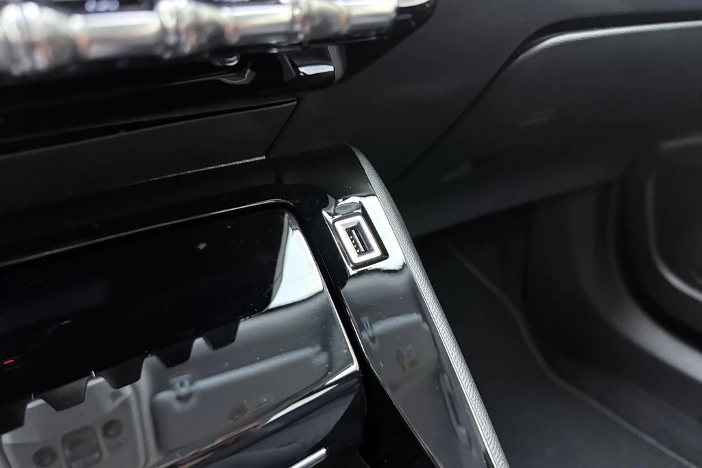 Peugeot e-2008 – foto 31