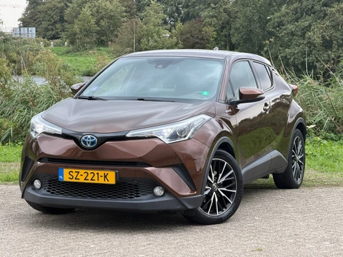 Toyota C-HR 1.8 Hybrid Executive - Phantom Brown - Cruise/Carplay/Camera