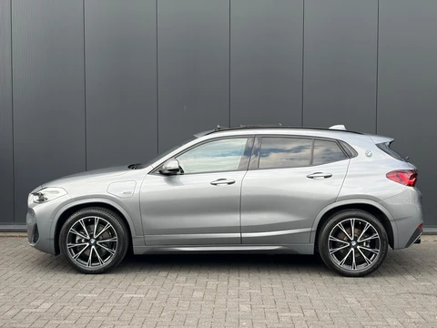 BMW X2 xDrive25e M Sport Pano ACC HUD Camera LED Leder E.klep Sfeerlicht