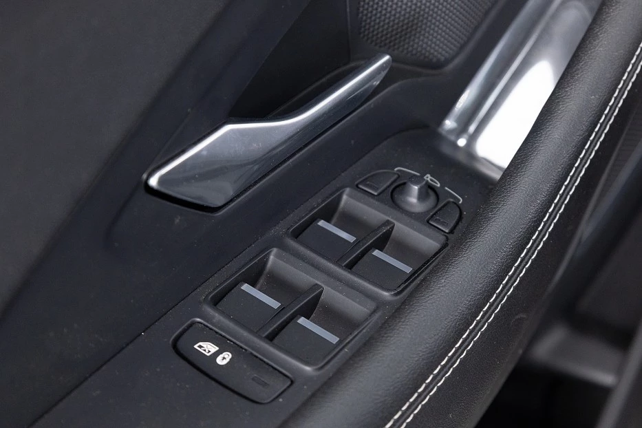 Jaguar E-PACE – foto 21