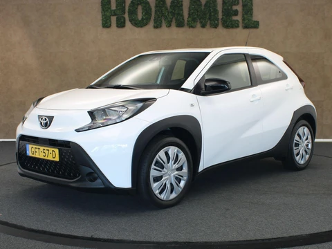 Toyota Aygo X 1.0 VVT-i MT Play  - ORIGINEEL NEDERLANDSE AUTO - AFKOMSTIG VAN 1E EIGENAAR - AIRCO - APPLE CARPLAY/ ANDROID AUTO - CAMERA - DAB AUDIO -