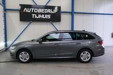 Skoda Octavia Combi 1.0 e-TSI Ambition Automaat - N.A.P. Airco, Cruise, PDC, Navi, Virtual display, Trekhaak.