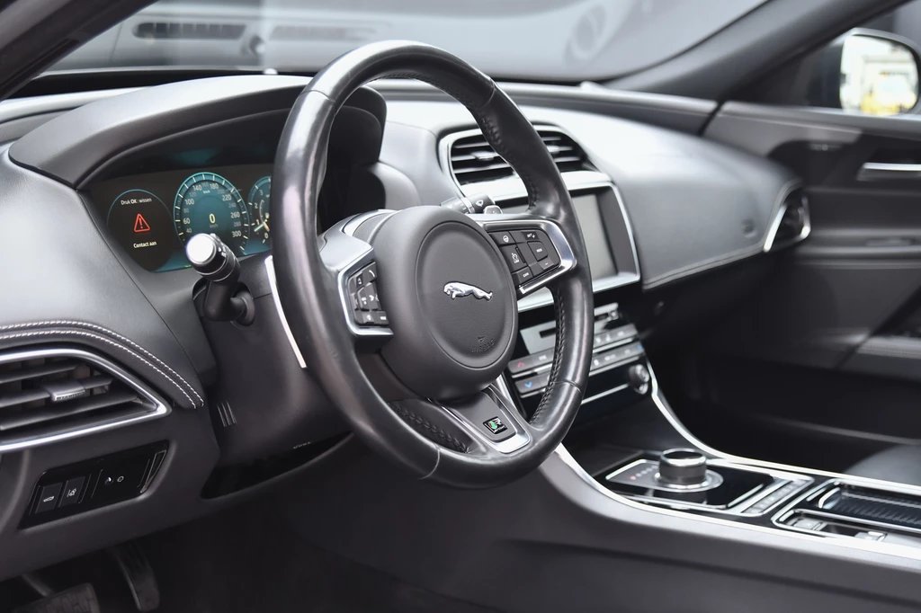 Jaguar XE – foto 14